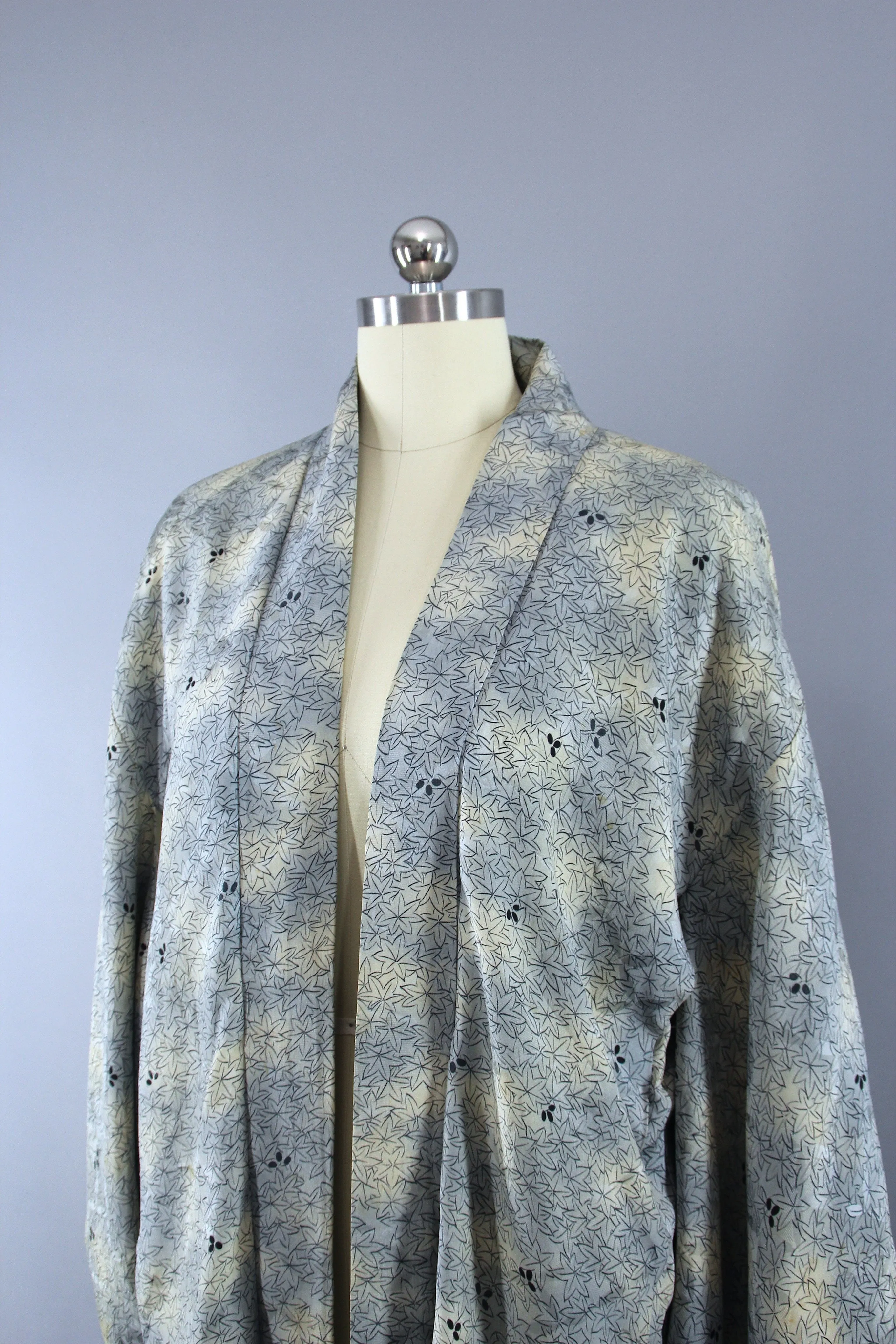 1950s Vintage Silk Haori Kimono Jacket Cardigan / Pale Blue Leaves Print