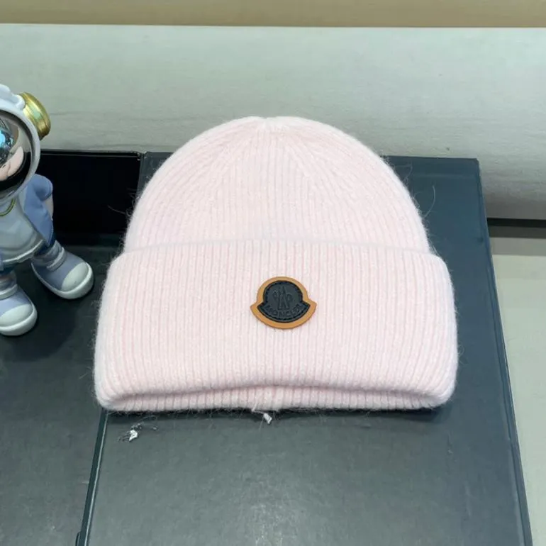 BEANIE HAT IN PASTEL PINK WOOL 438125