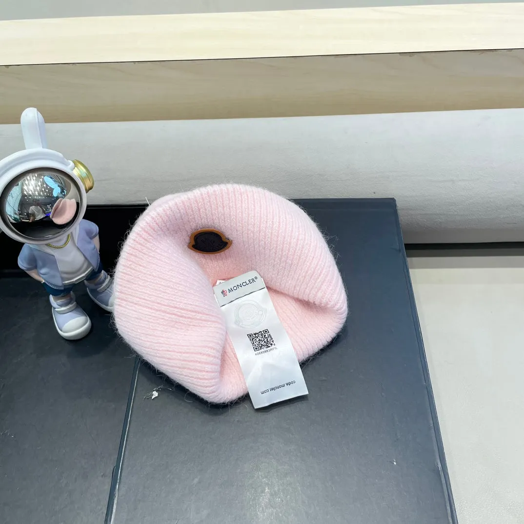 BEANIE HAT IN PASTEL PINK WOOL 438125