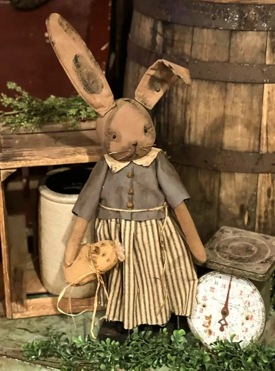 #DAWHDD Primitive "Haddie"🐰Rabbit Holding Baby Chic 🐥