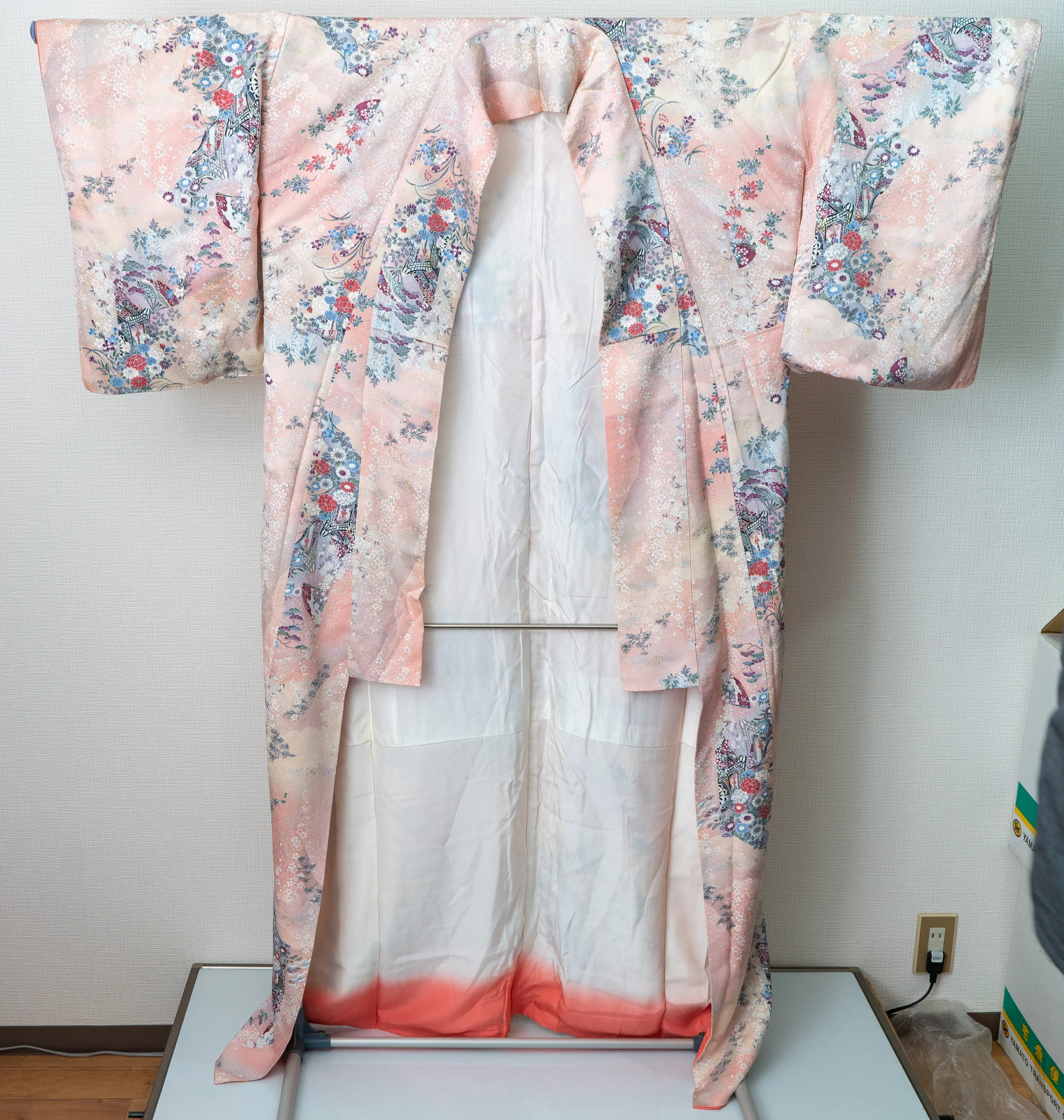 Intricately Detailed Pink Kimono - Flowers, Fans, Village - Sakura Cherry Blossoms img