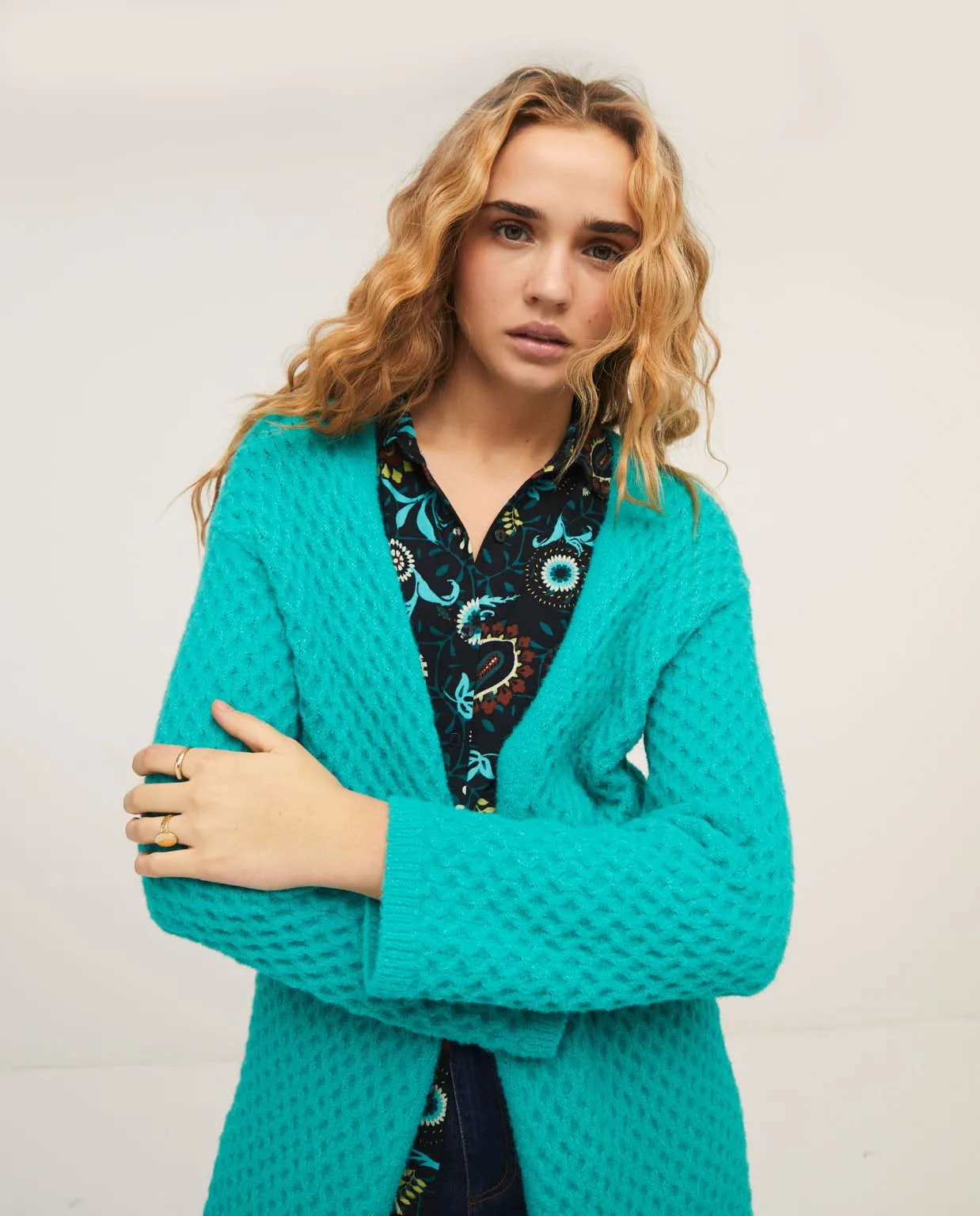 Lang vest met kabelstructuur | Surkana braid knitted coat with V-neck turquoise