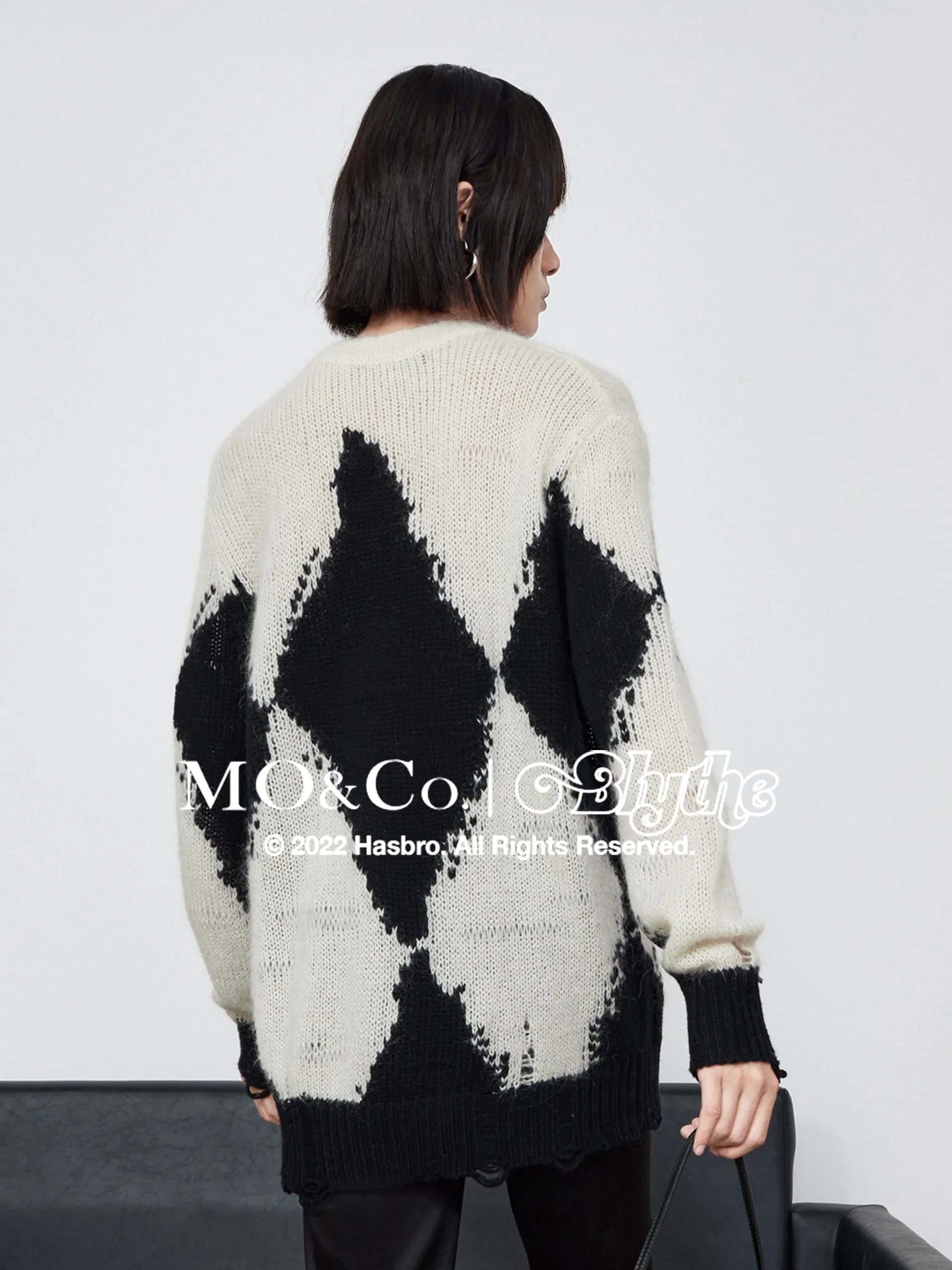 MO&Co.｜Blythe Collaboration Wool Letter Pattern Sweater