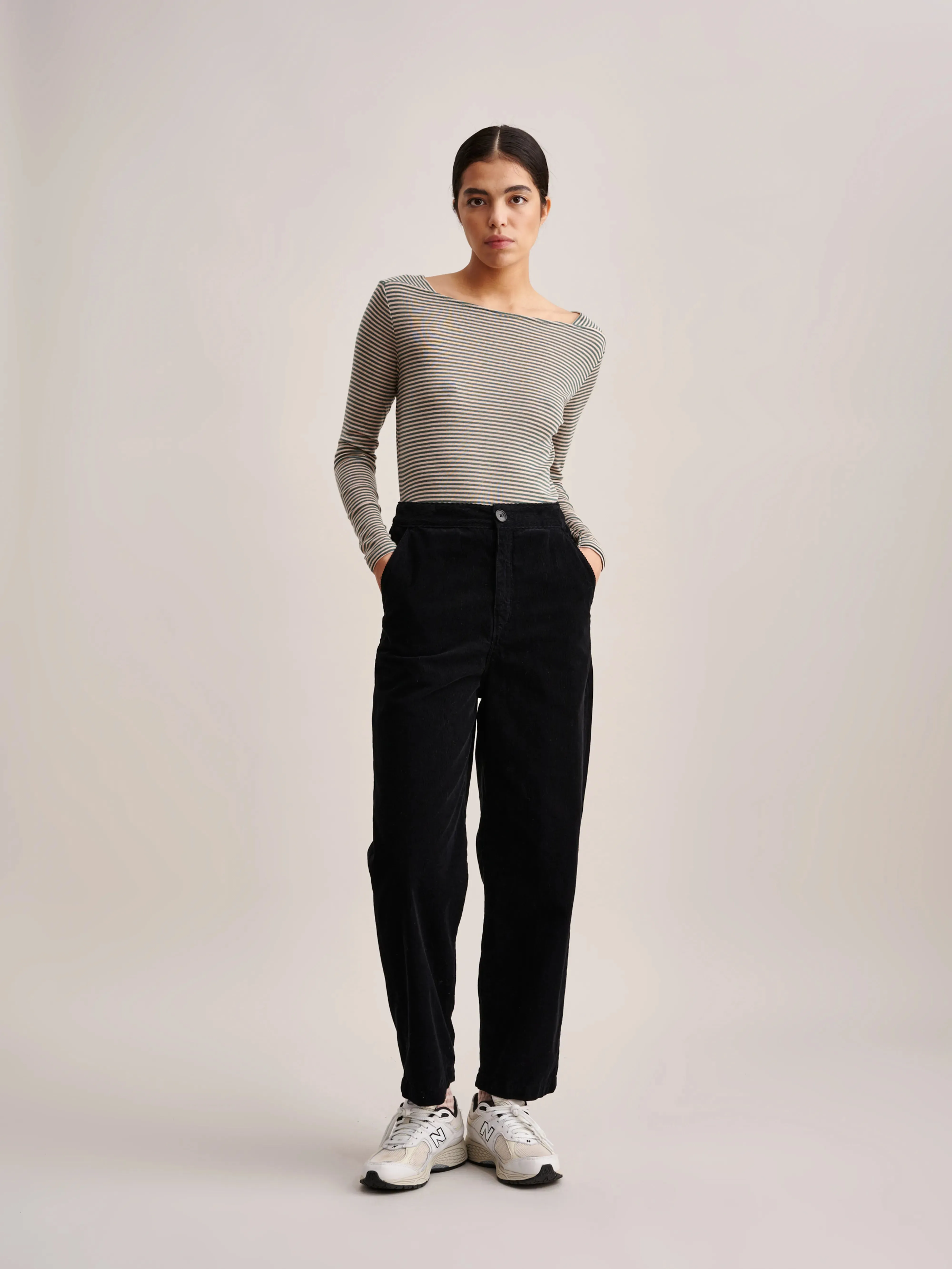 Pasop Trousers (232 / W / BLACK BEAUTY)