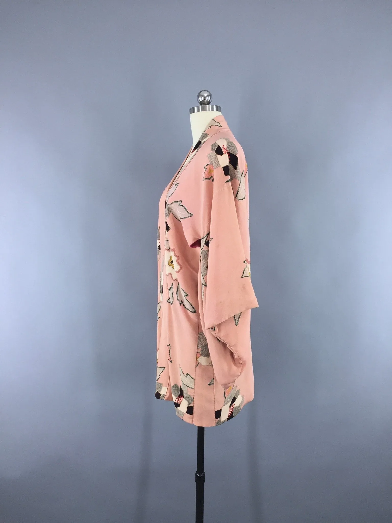 Vintage 1940s Vintage Haori Silk Kimono Jacket / Peach Pink Floral Print