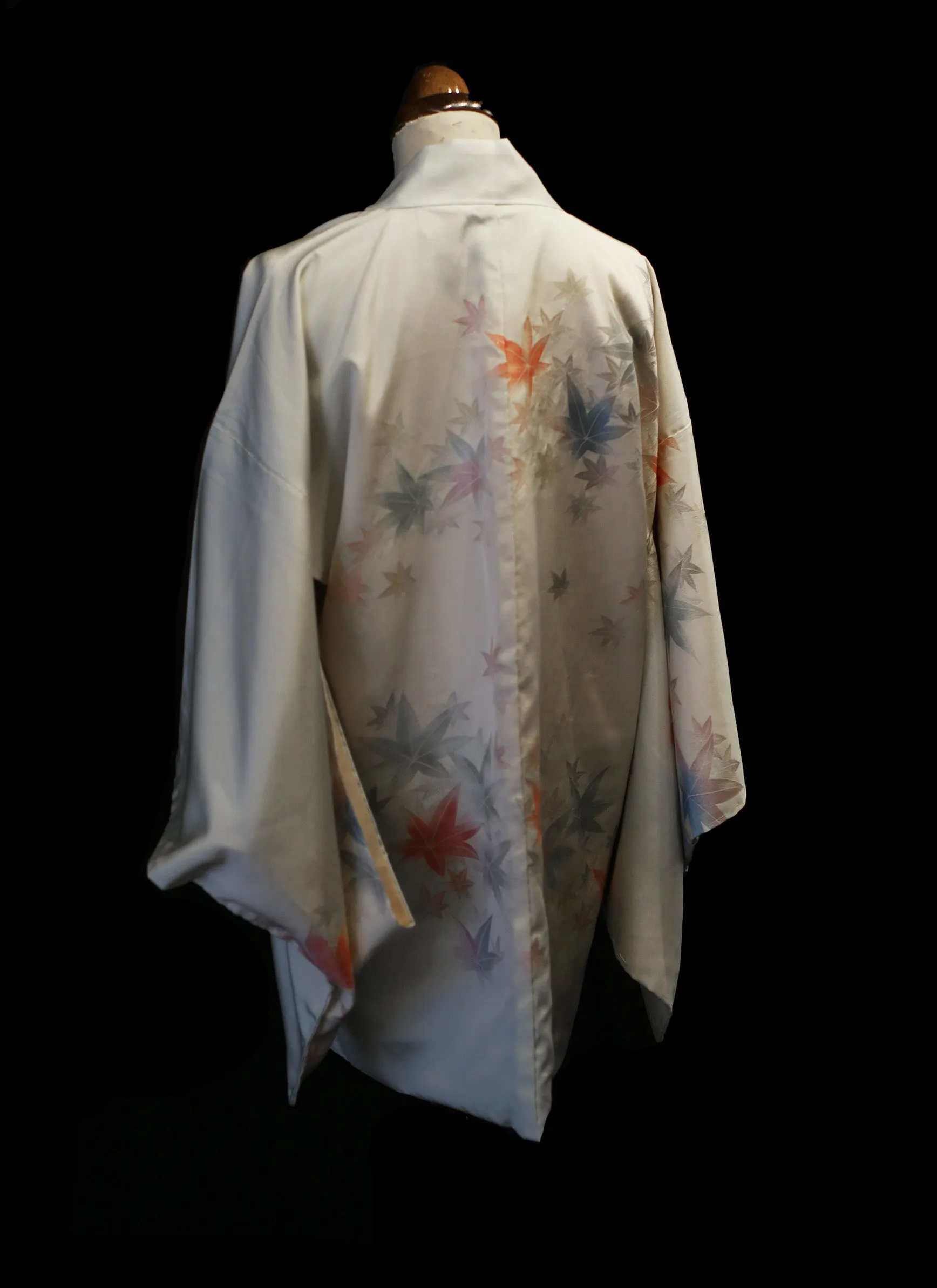 Vintage 1950s Ivory Leaf Design Kimono Jacket